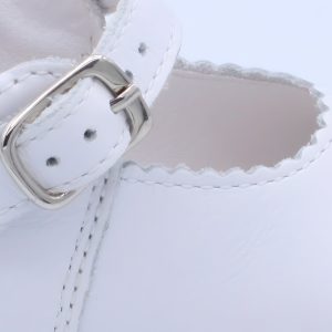 Ella-white-leather-(detail)